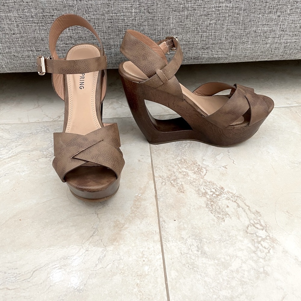 Light brown wedges, fashion-forward unique design